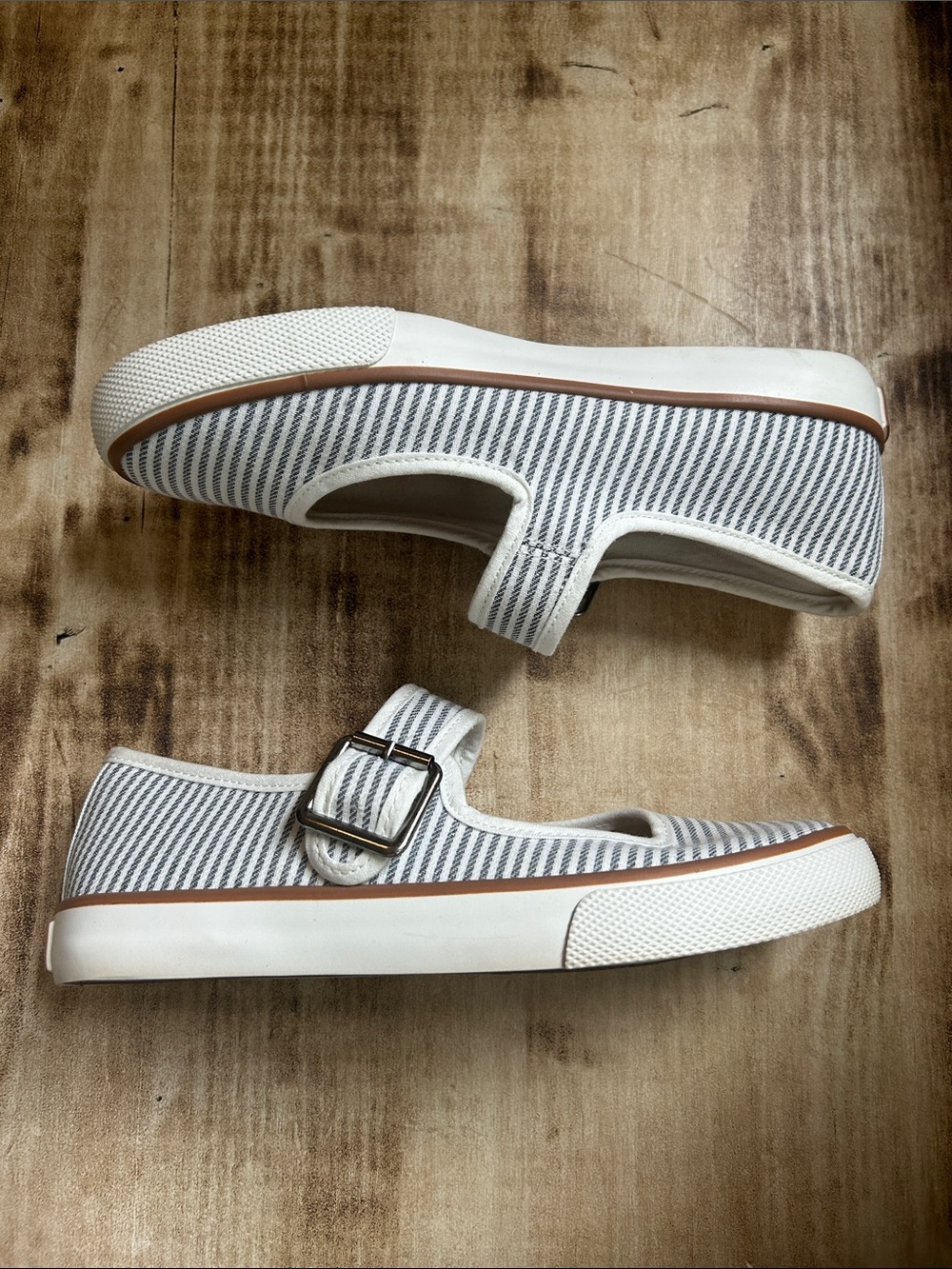 Tommy Bahama Gray White Striped Mary Jane Flats Size 6